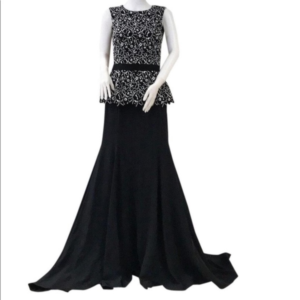 SOLD Oscar de la Renta Black/White Pattern Gown 4 NWT'S